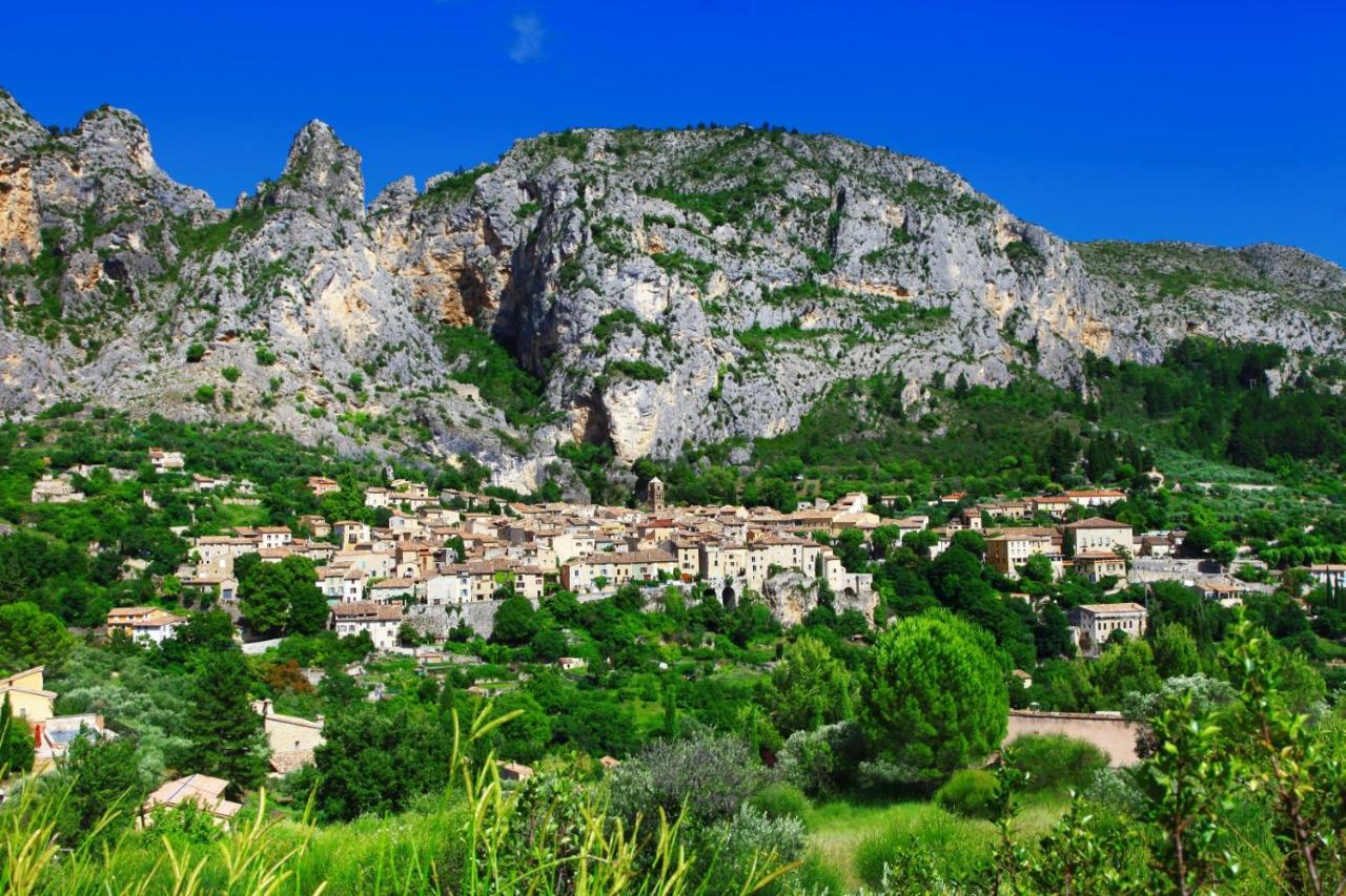 La Maison Des Collines Allemagne-en-Provence Dış mekan fotoğraf