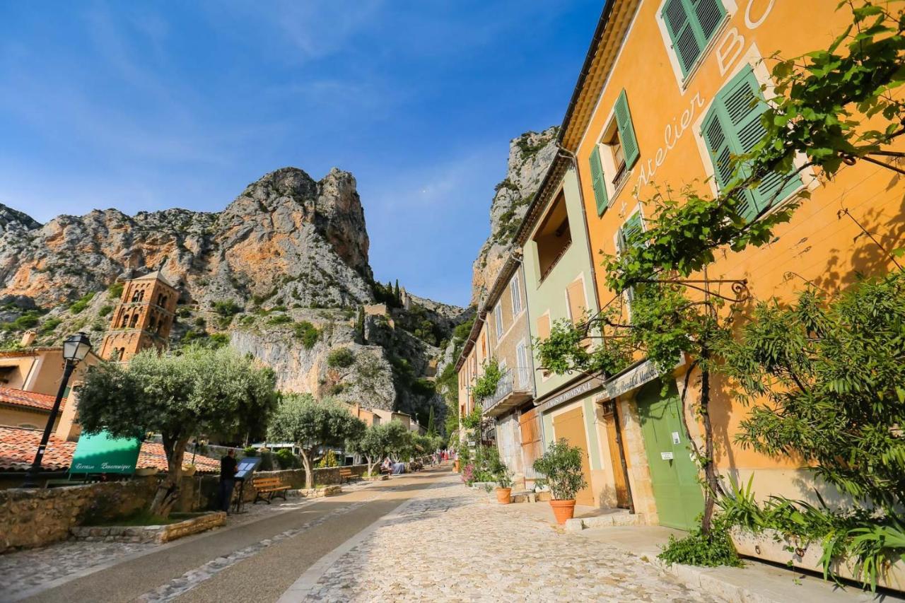 La Maison Des Collines Allemagne-en-Provence Dış mekan fotoğraf